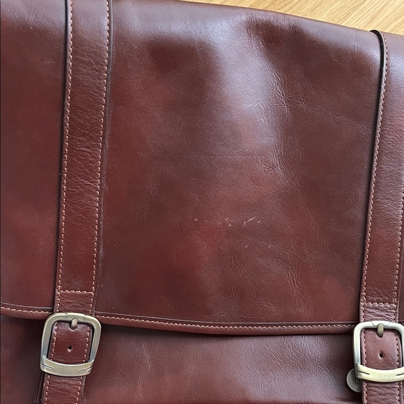 LUCALDO Classic Leather Messenger Bag - Picture 2 of 16